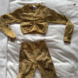 Gym shark camo workout set, with butt scrunch